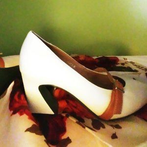 Sz 5 Cream/tan Genuine Leather Mary Jane pump